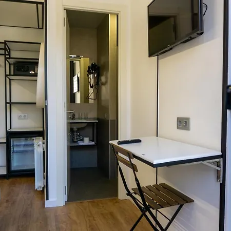 בית הארחה Fontanella House 2*