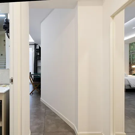 Fontanella House בית הארחה